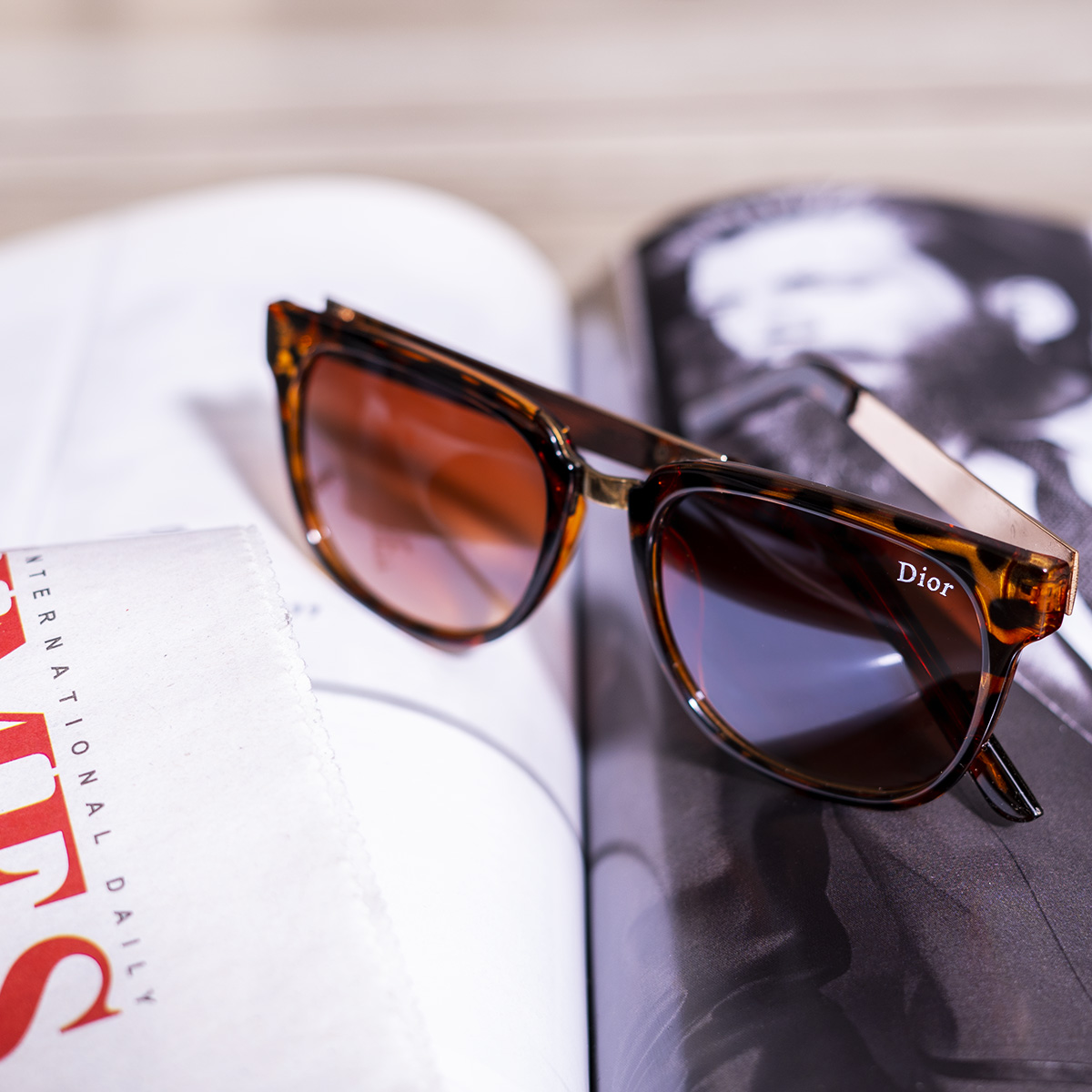 عينك افتابي DIOR مدل SUN