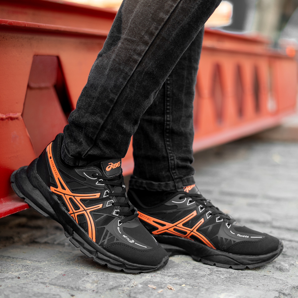 کفش ورزشی Asics مردانه مشکی نارنجی زیره مشکی مدل Kaloni