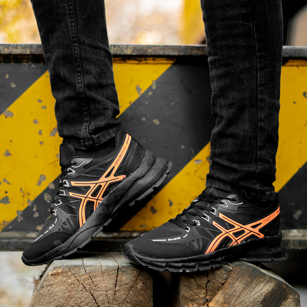 کفش ورزشی Asics مردانه مشکی نارنجی زیره مشکی مدل Kaloni