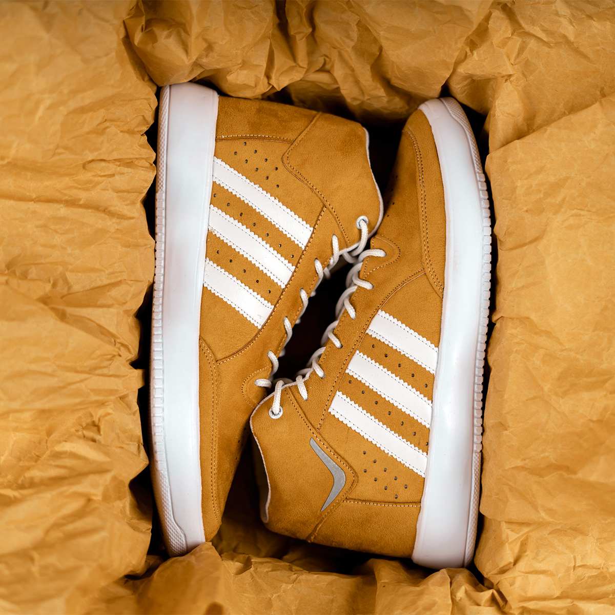 نیم بوت Adidas مردانه عسلی مدلsanil