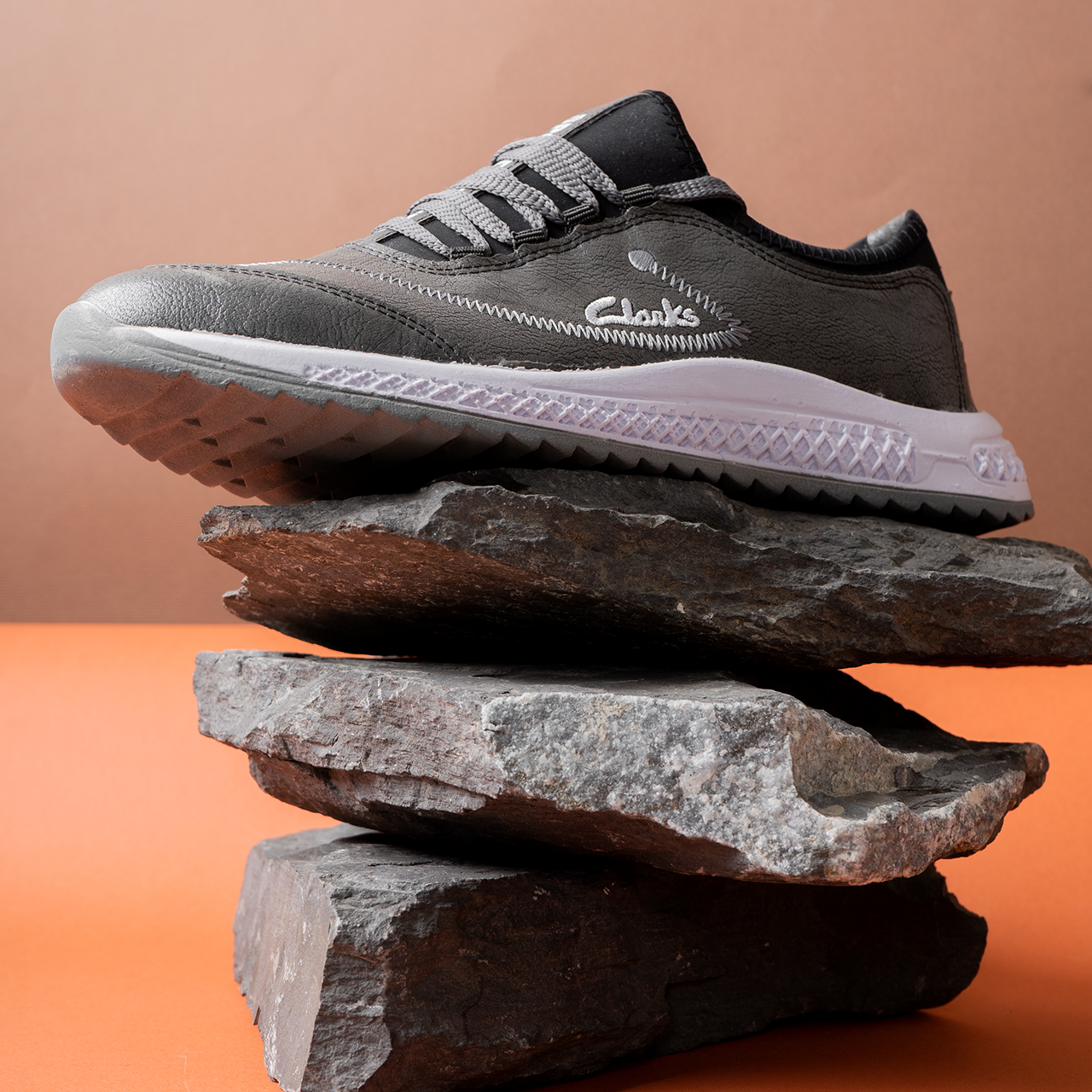 کفش clarks طوسی مردانه مدل faryan