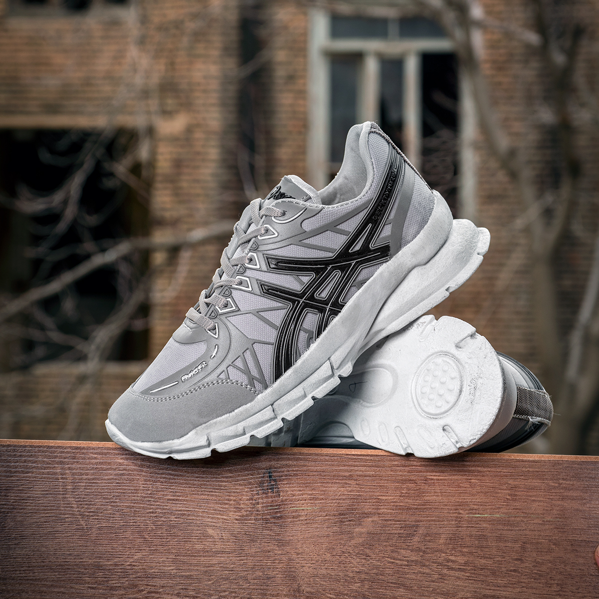 کفش ورزشی Asics مردانه طوسی مشکی مدل Kaloni