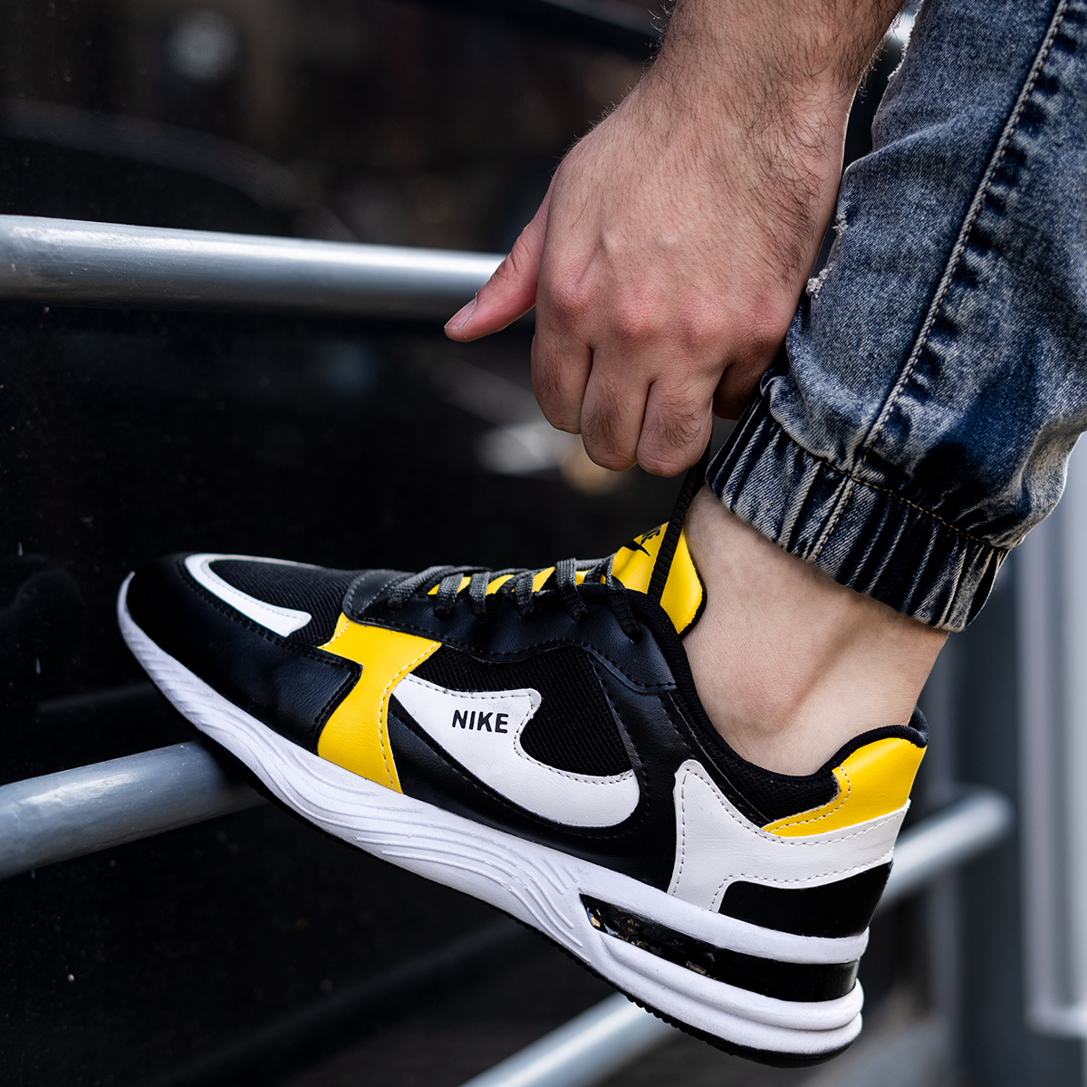 کفش ورزشی Nike مردانه مشکی زرد مدلJimi