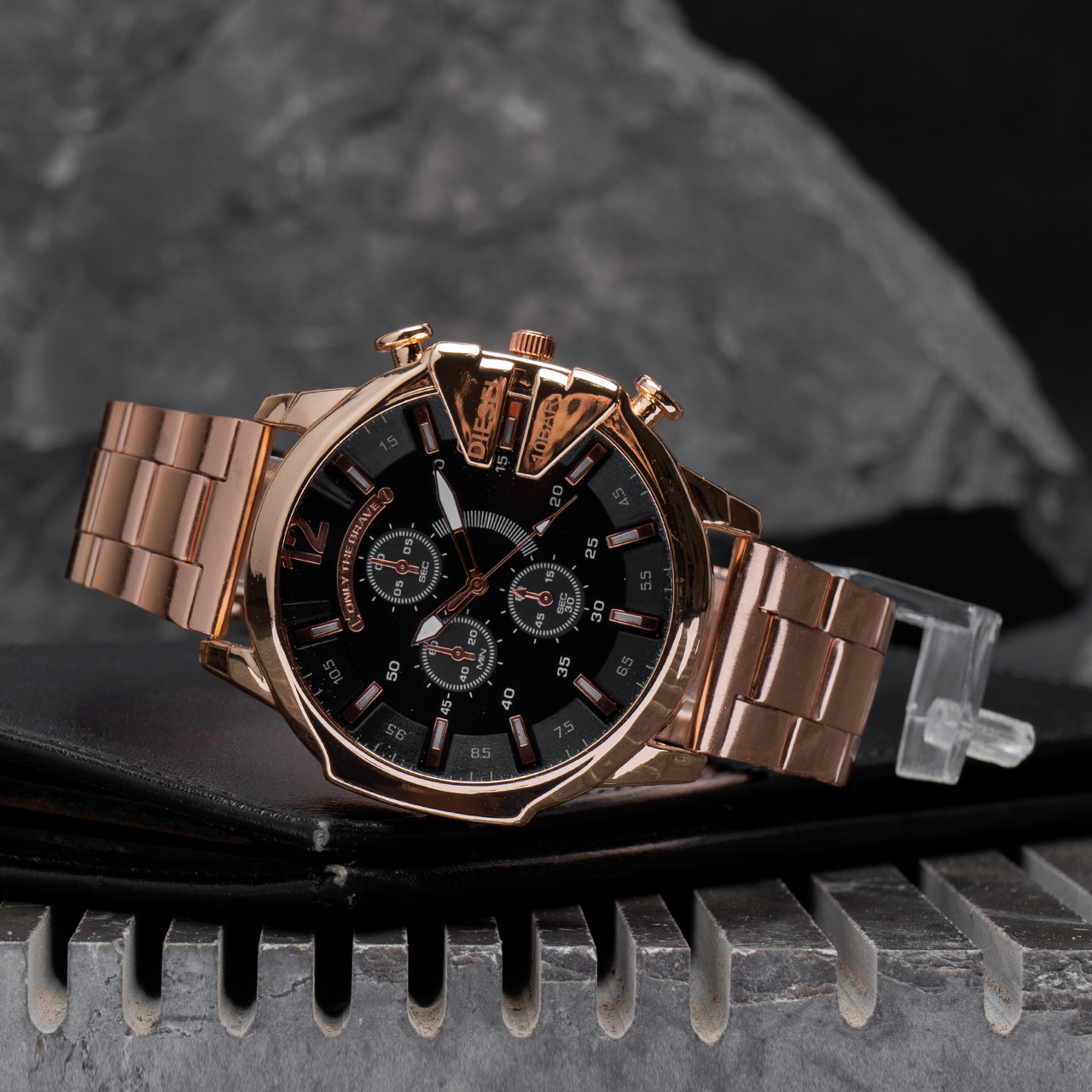 ساعت مچی DIESEL مردانه زرگلد صفحه مشکی مدل U700