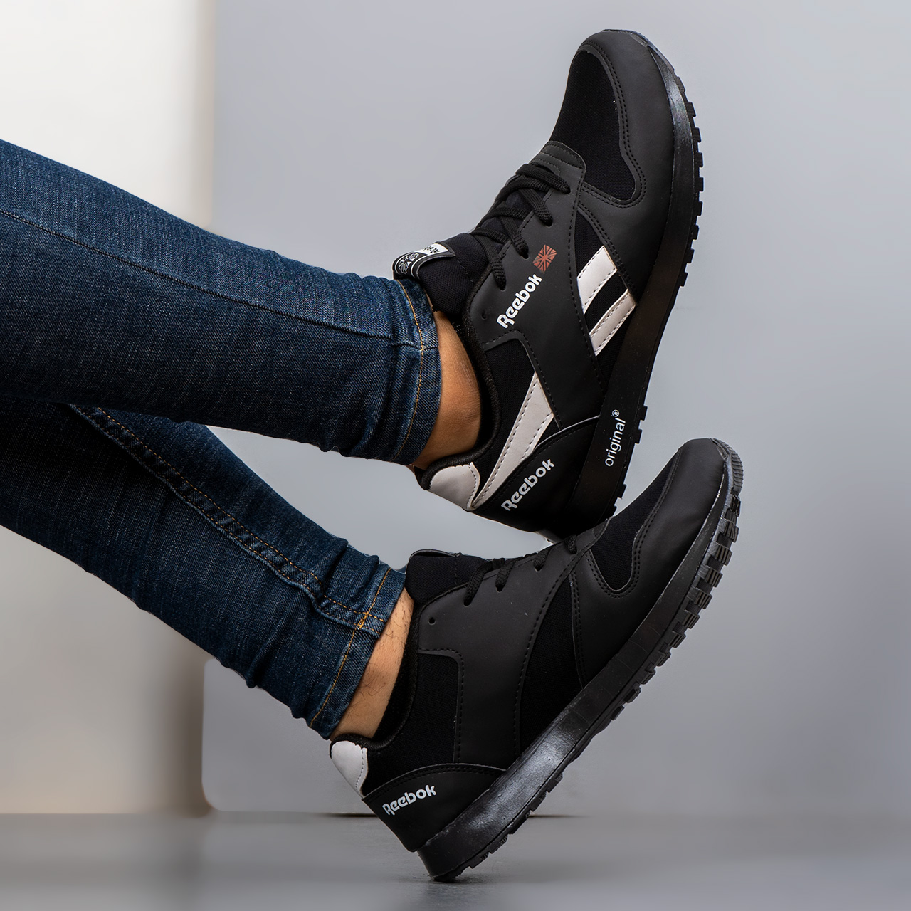 کفش ورزشی Reebok مشکی سفید مردانه مدلRako