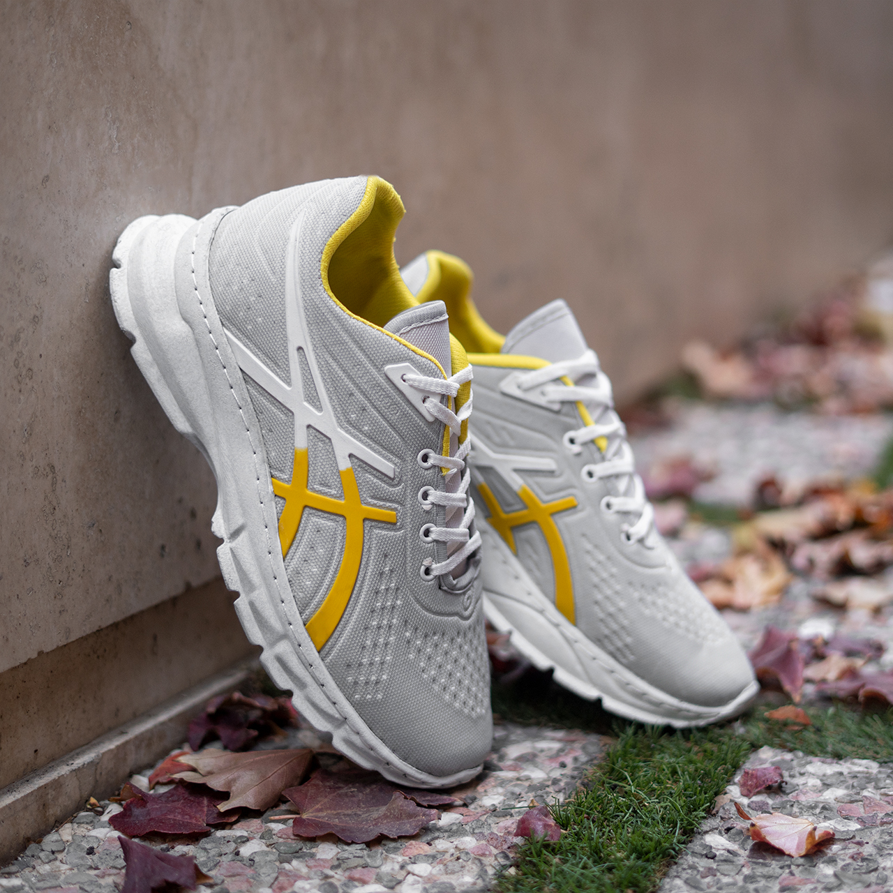 کفش ورزشی (T) Asics مردانه طوسی زرد مدل Nardin