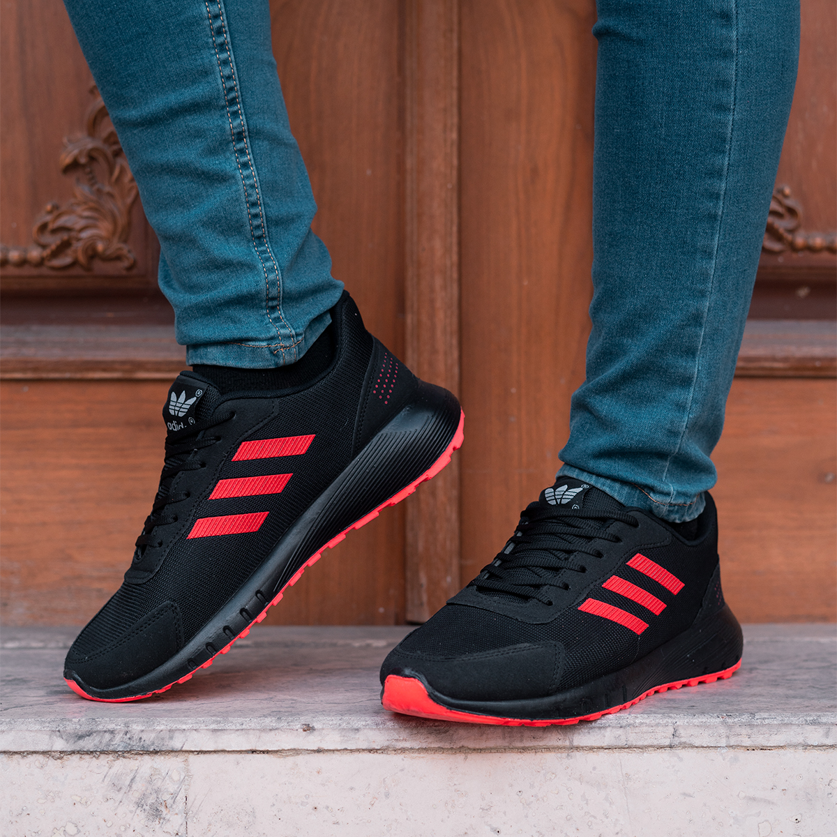 کفش ورزشی Adidas مردانه مشکی قرمز مدل Matikan