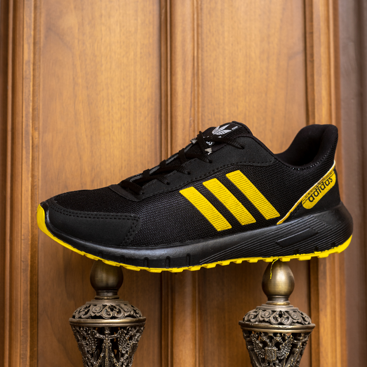 کفش ورزشی Adidas مردانه مشکی زرد مدل Matikan