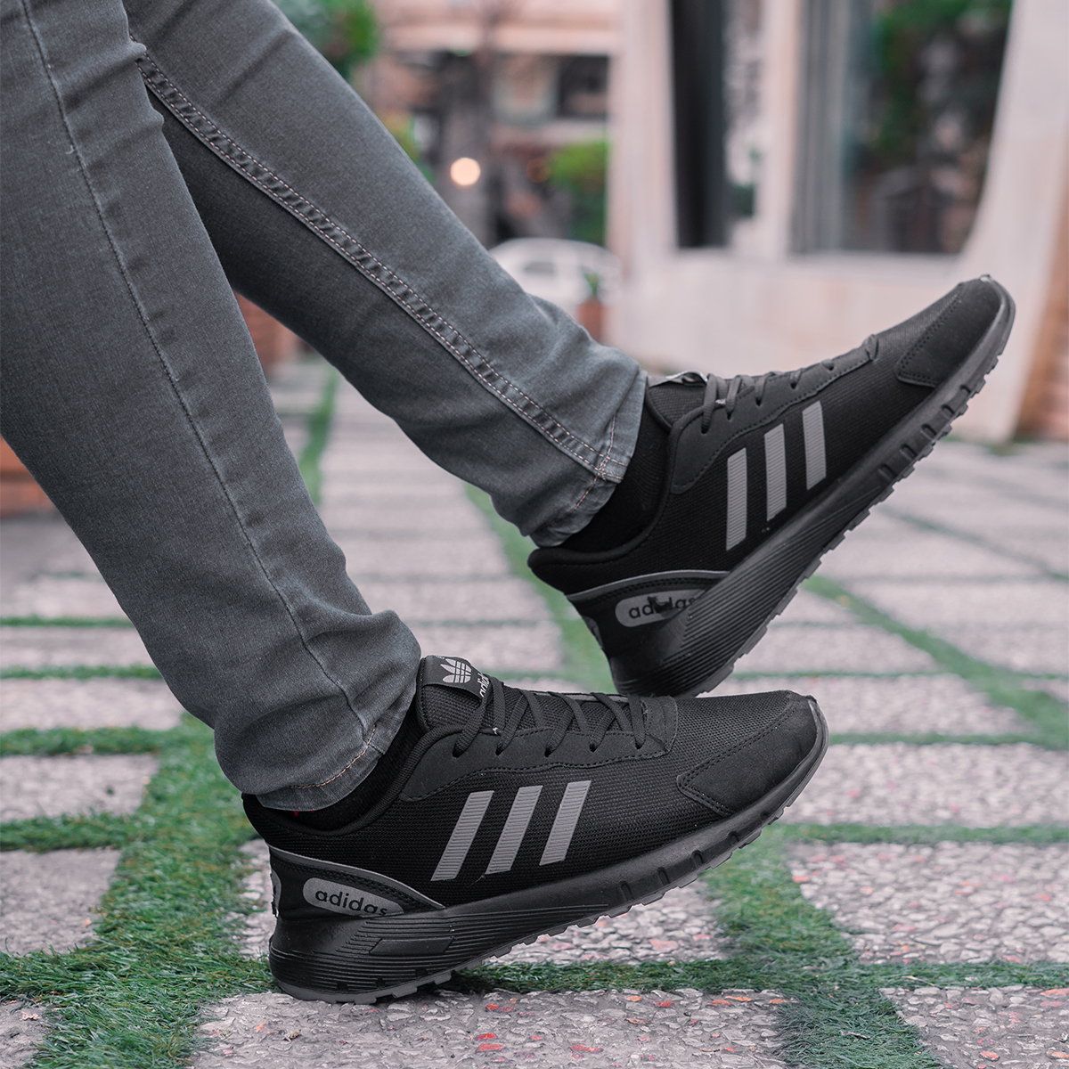 کفش ورزشی Adidas مردانه مشکی طوسی مدل Matikan