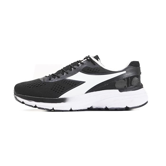کفش ورزشی مردانه diadora مشکی مدل 77