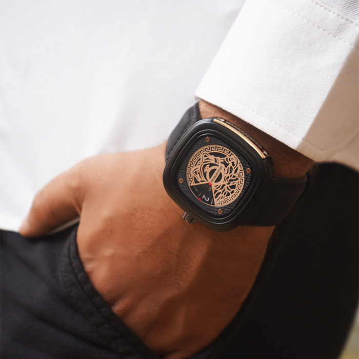 ساعت sevenfriday مشکی مدل Versace