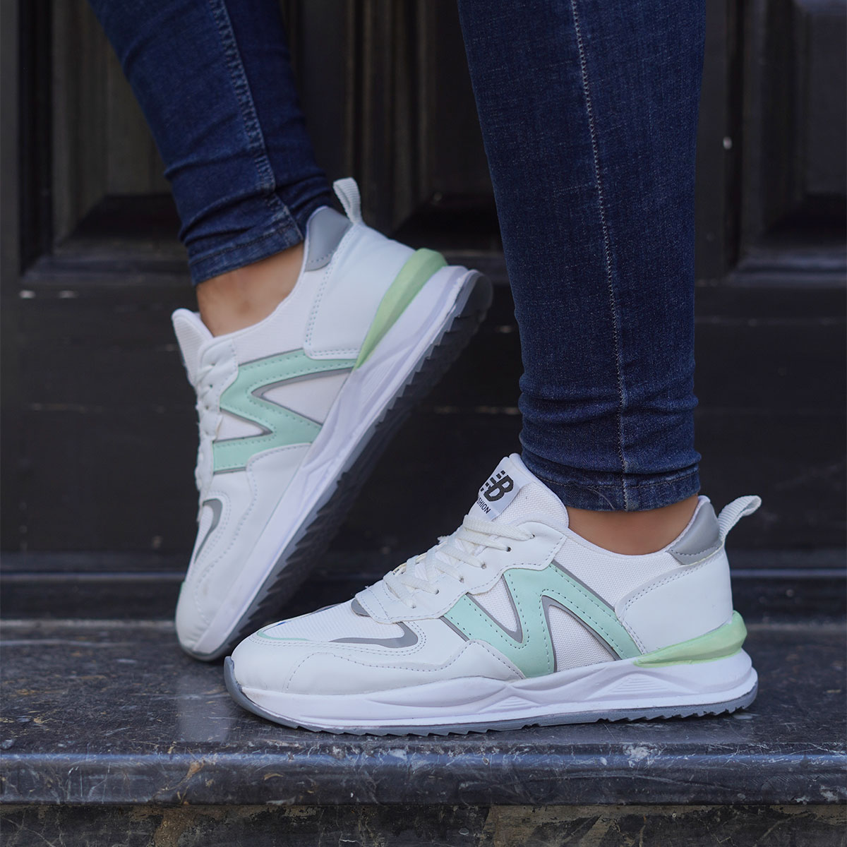 کفش ورزشی New Balance مردانه سفید سبز مدل Romano