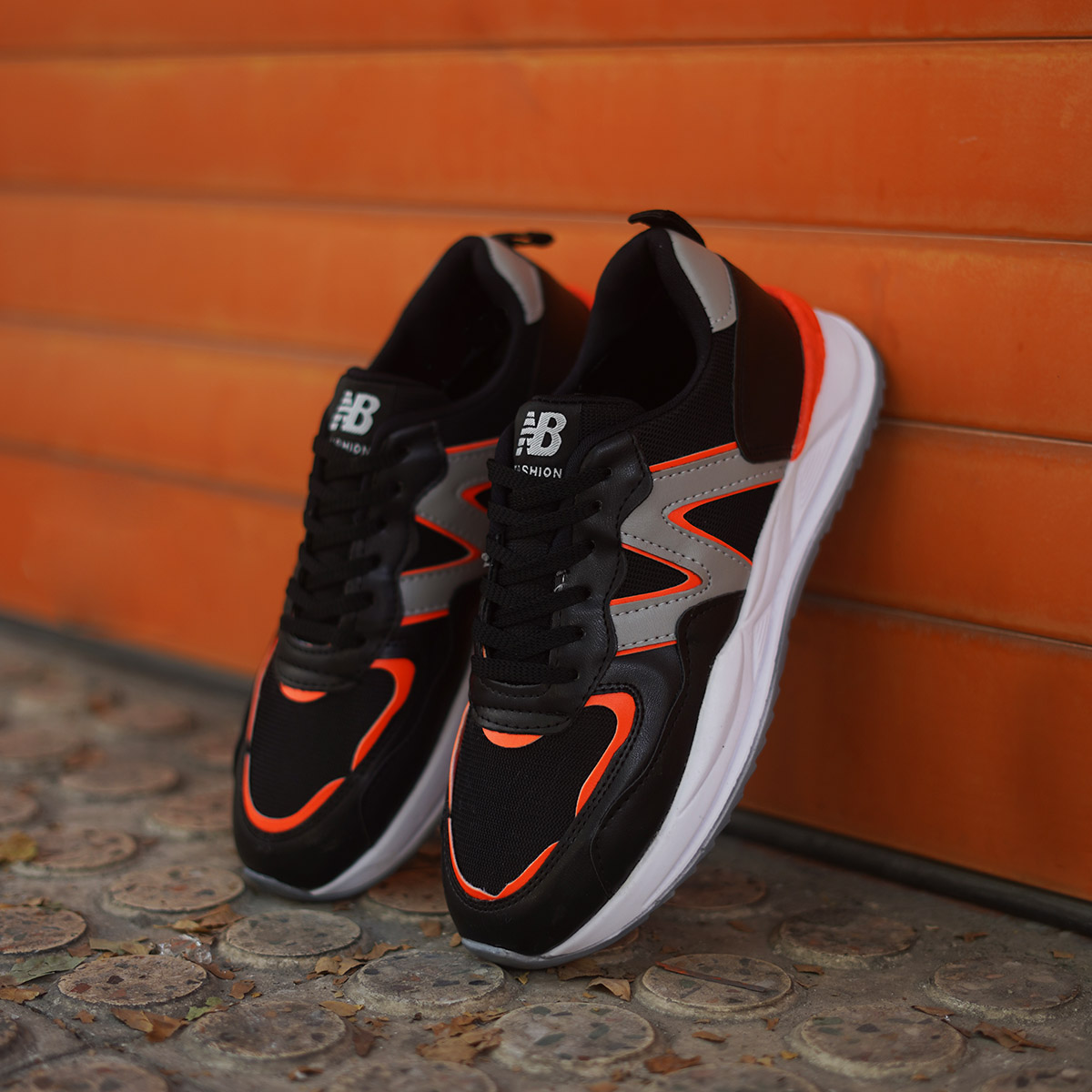 کفش ورزشی New Balance مردانه مشکی نارنجی مدل Romano