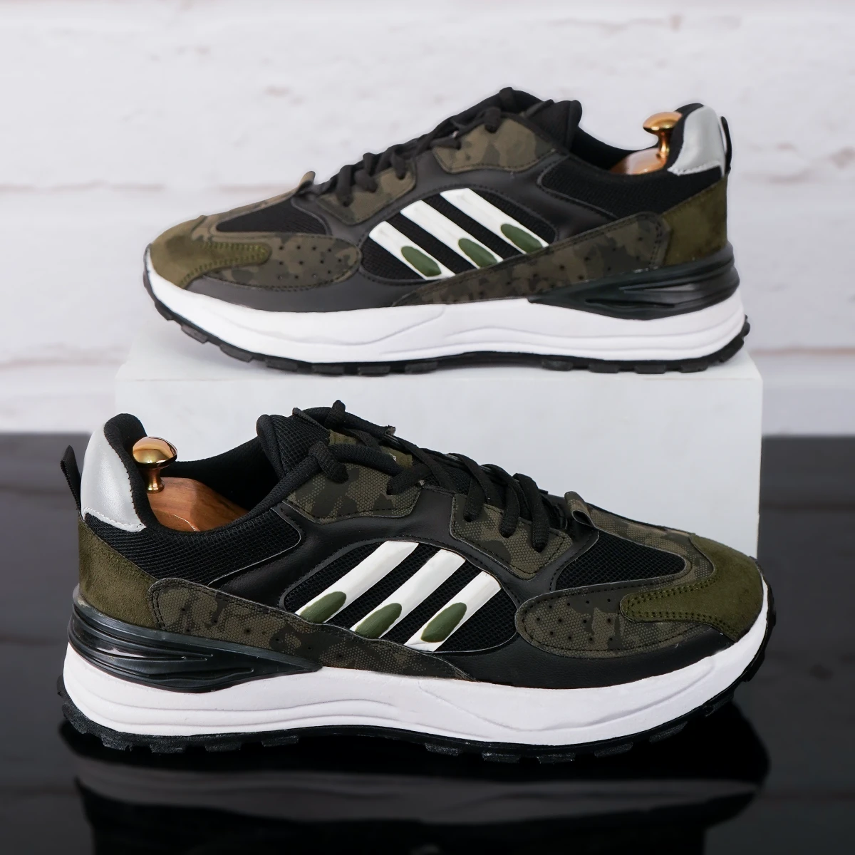 کفش ورزشی مردانه مشکی سبز ( چریکی ) Adidas مدل Toka
