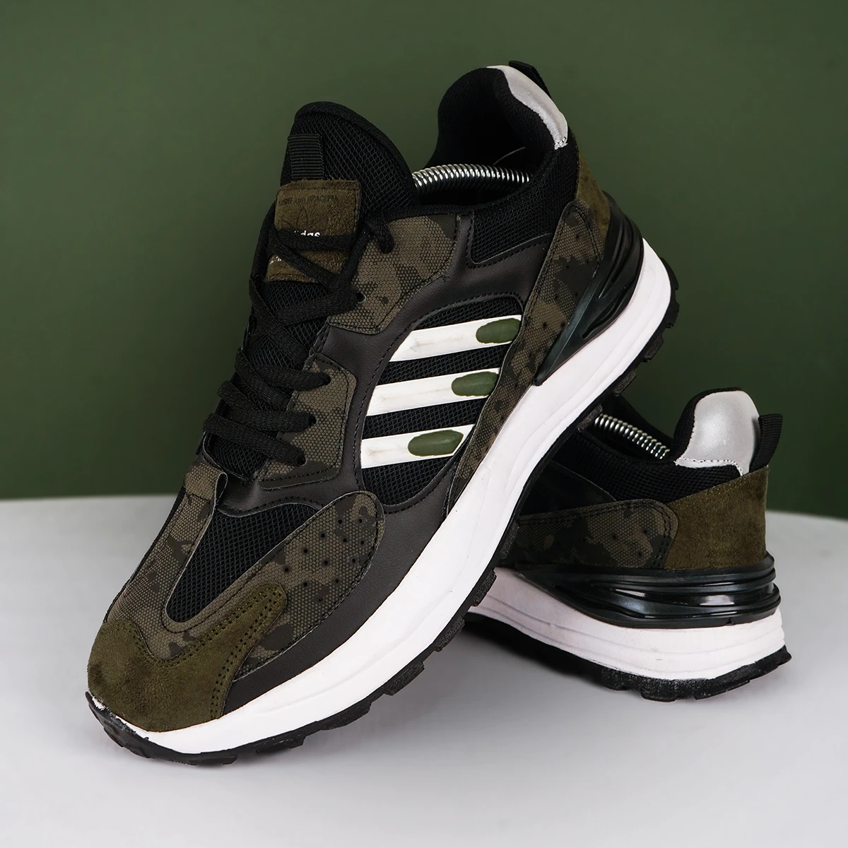 کفش ورزشی مردانه مشکی سبز ( چریکی ) Adidas مدل Toka