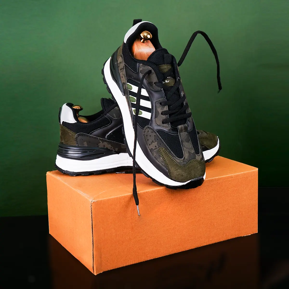 کفش ورزشی مردانه مشکی سبز ( چریکی ) Adidas مدل Toka