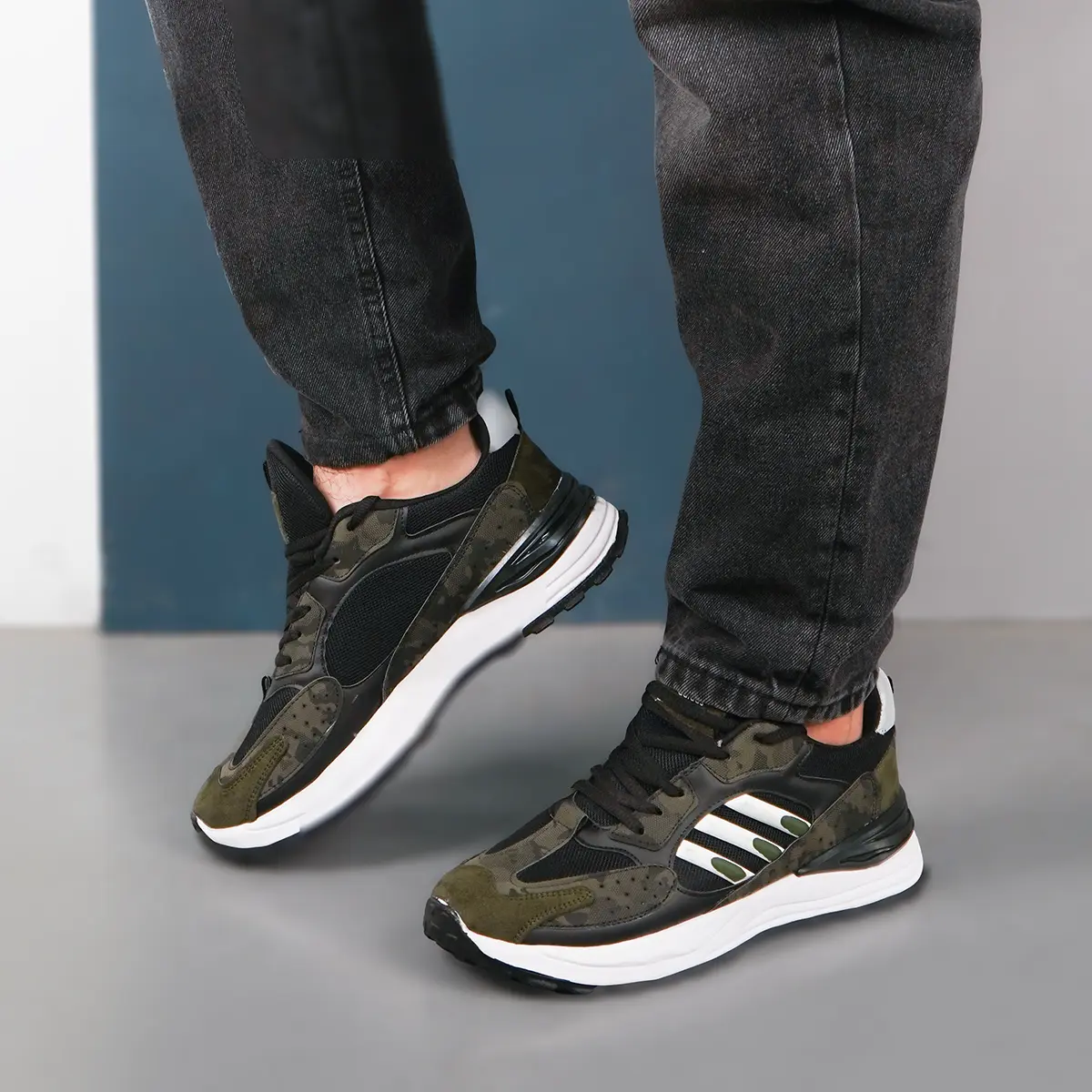 کفش ورزشی مردانه مشکی سبز ( چریکی ) Adidas مدل Toka