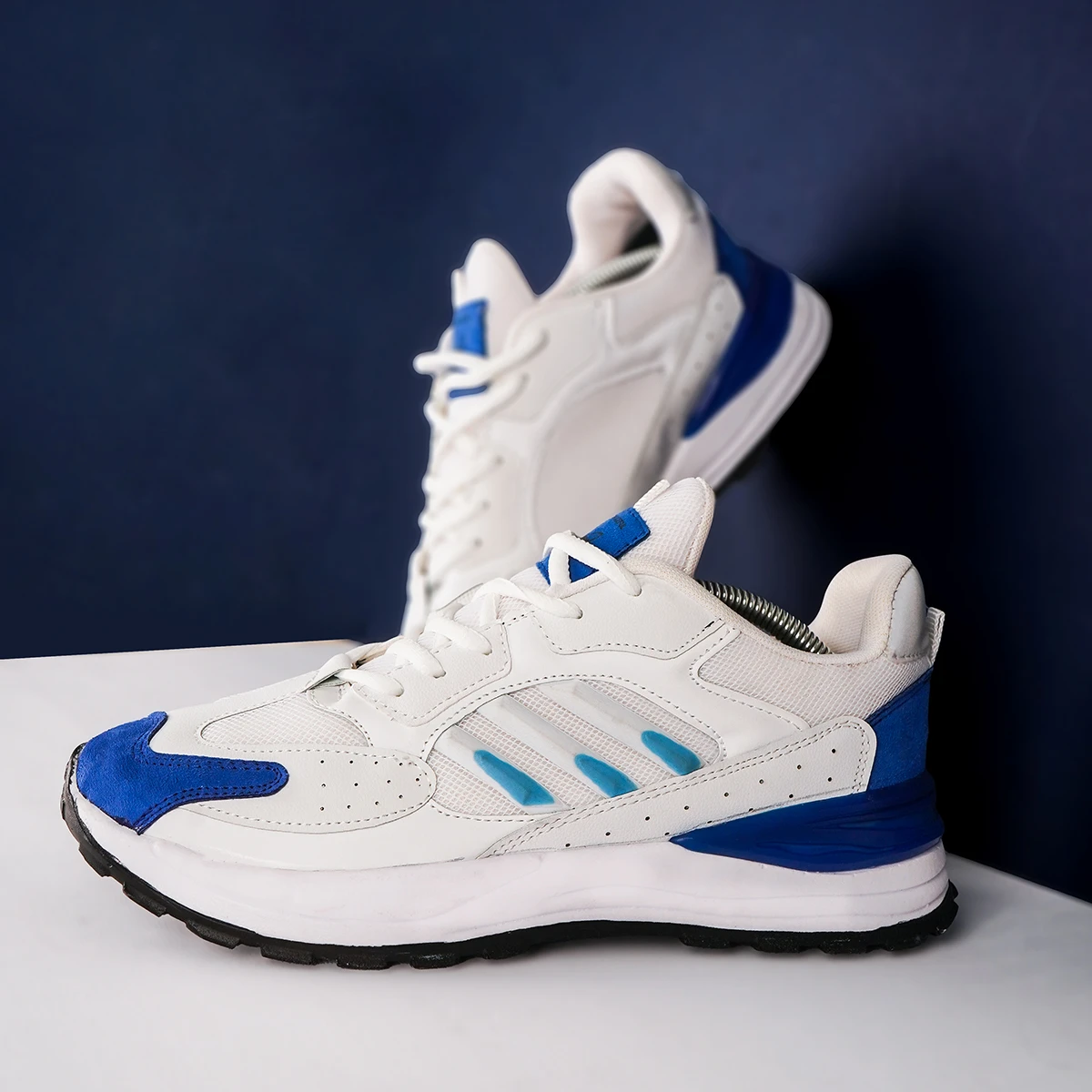 کفش ورزشی مردانه آبی سفید Adidas مدل Toka