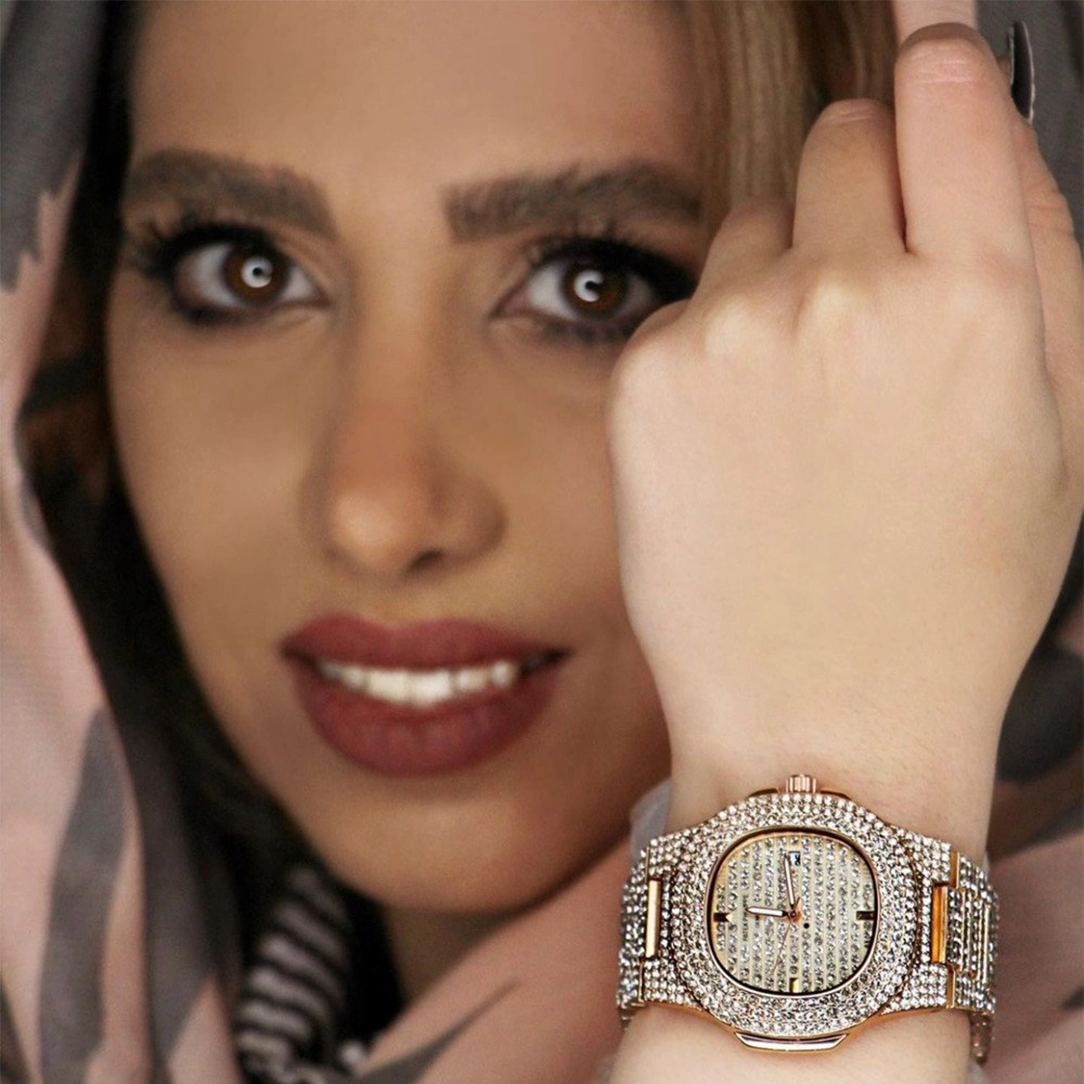 ساعت نگین دار زنانه مدل Empower