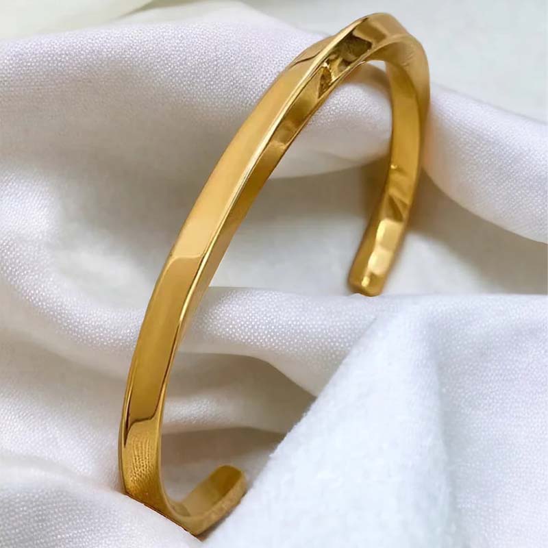 بنگل مردانه طلایی مدل پیچ خورده