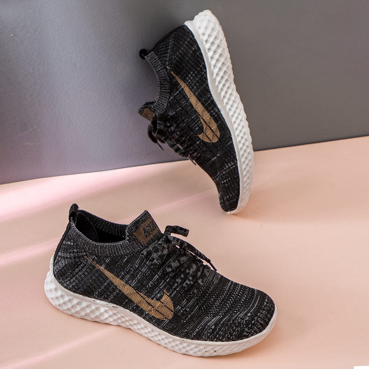 کفش ورزشی Nike زنانه مدل Minor