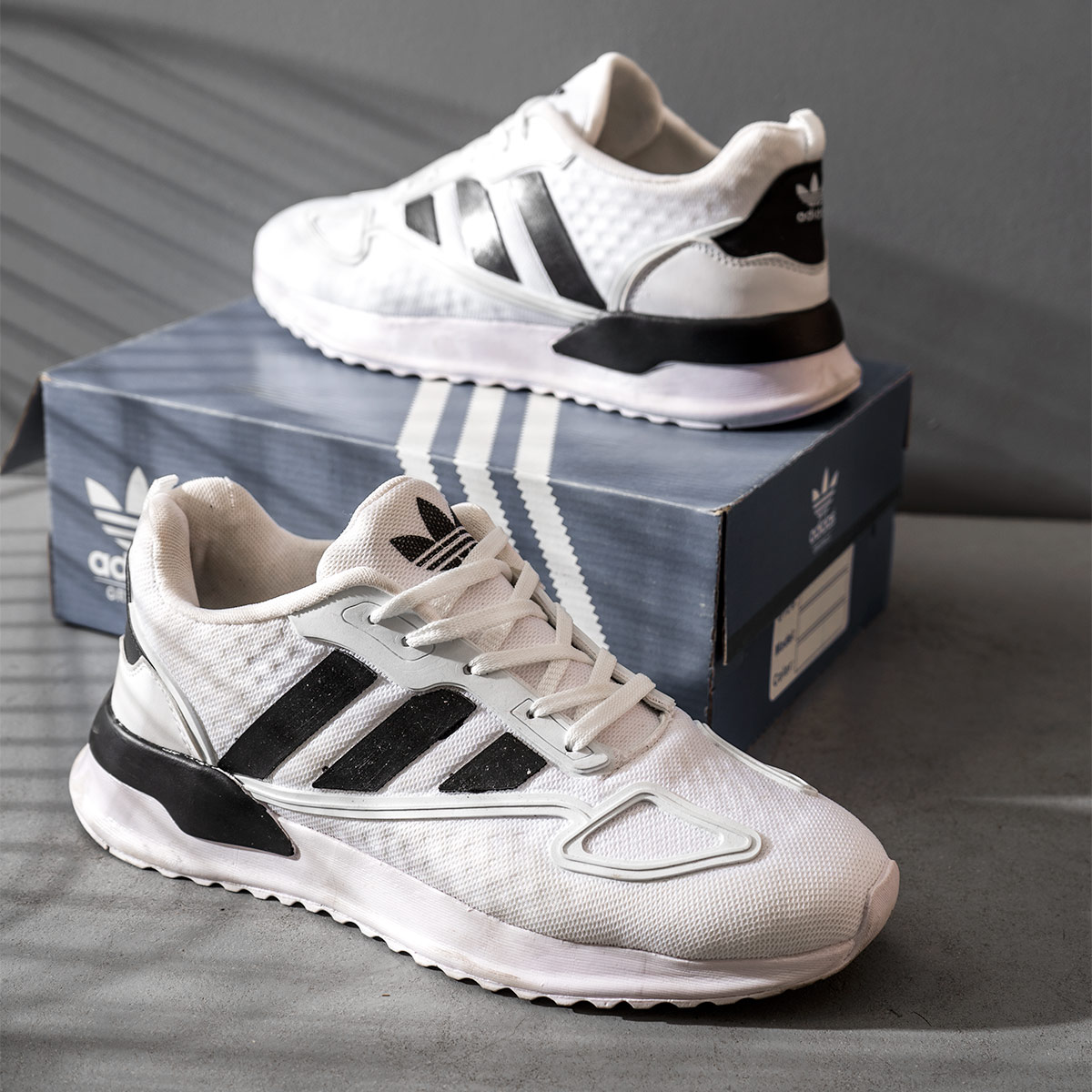 کفش ورزشی Adidas مردانه سفید مشکی مدل Siban