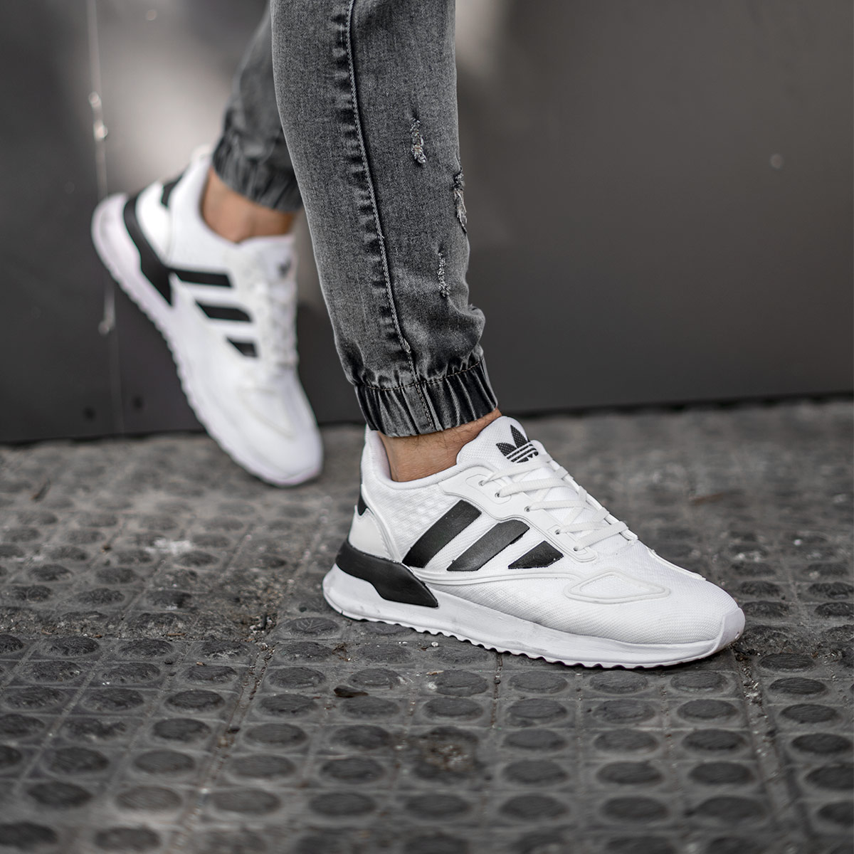 کفش ورزشی Adidas مردانه سفید مشکی مدل Siban
