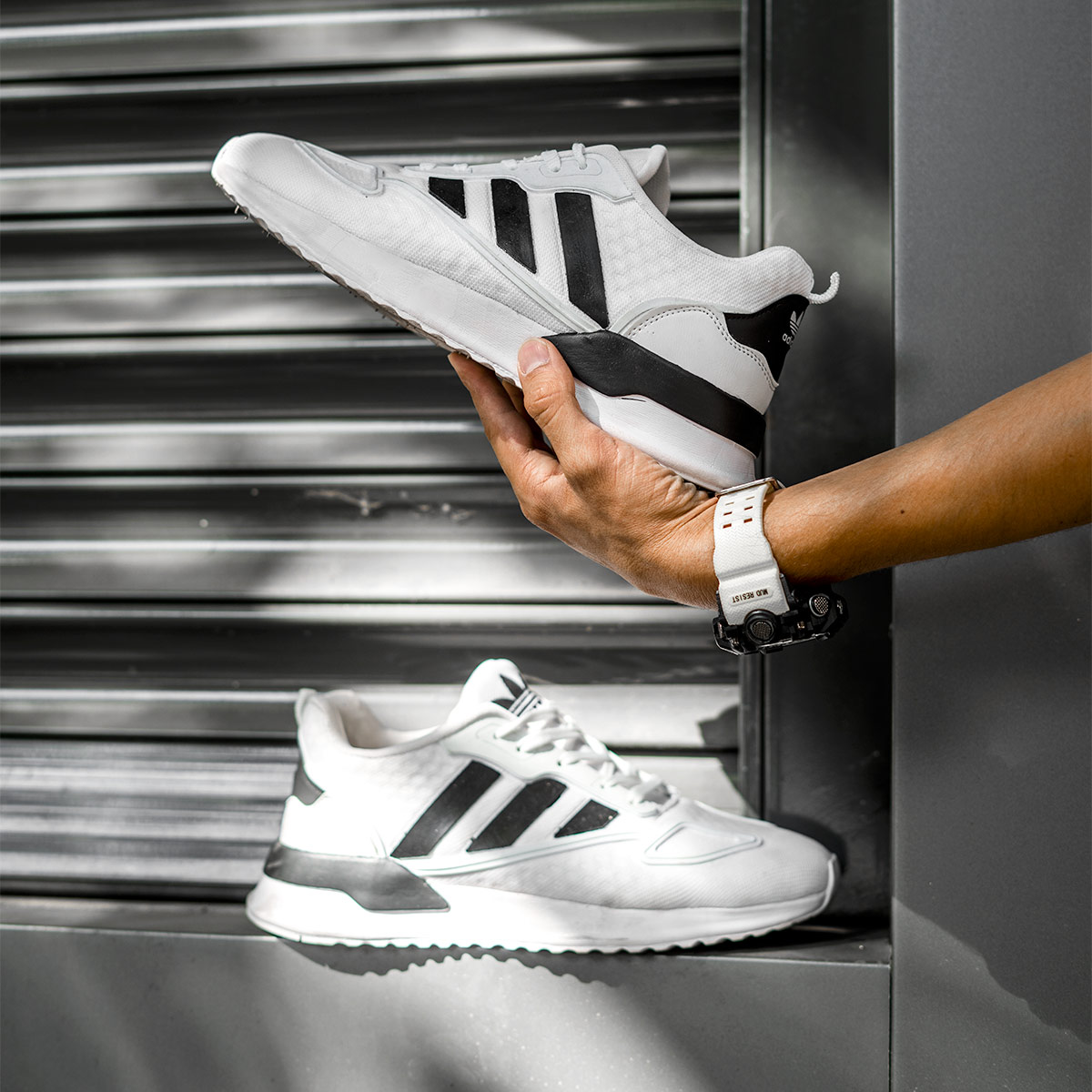کفش ورزشی Adidas مردانه سفید مشکی مدل Siban