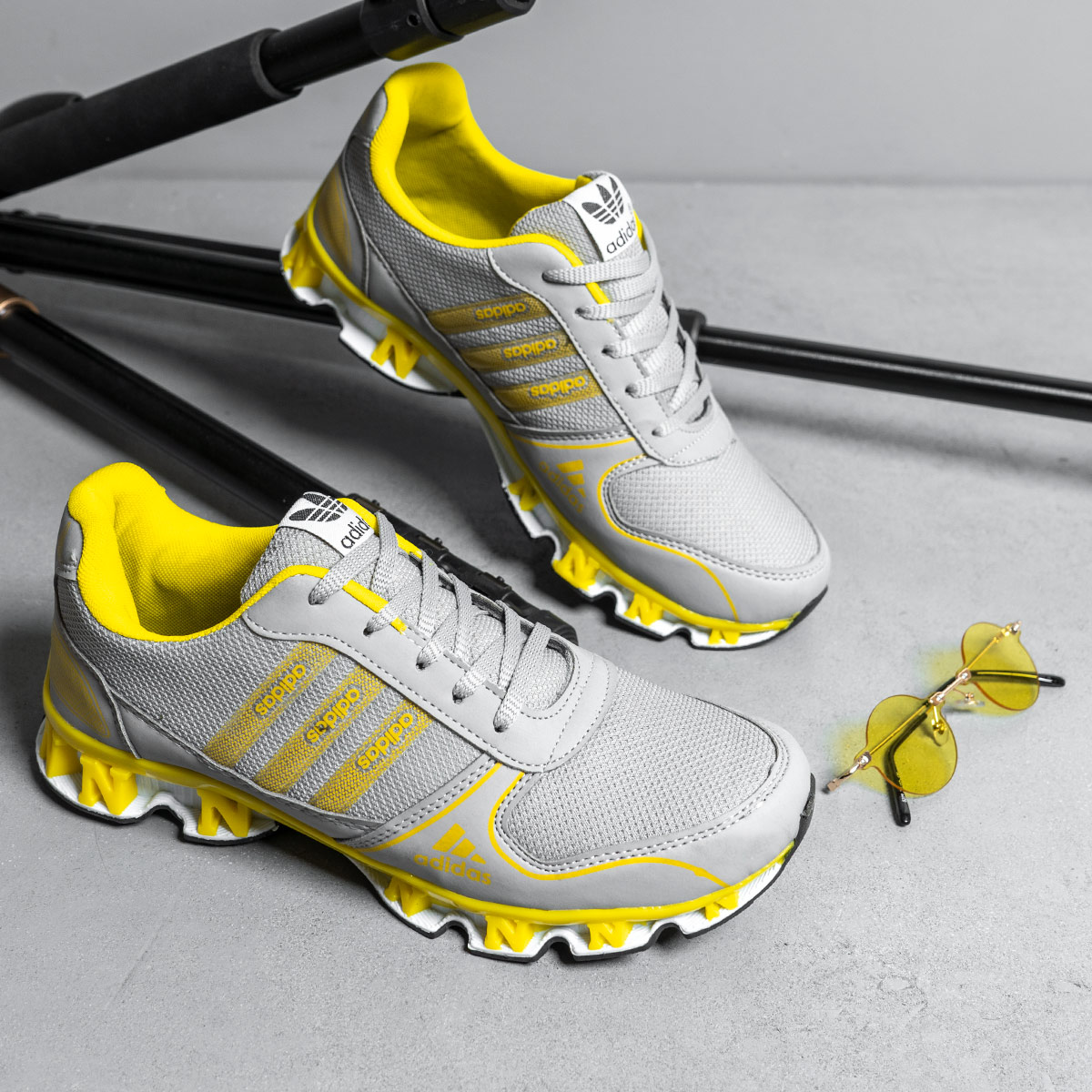کفش ورزشی Adidas مردانه طوسی زرد مدل Gilva