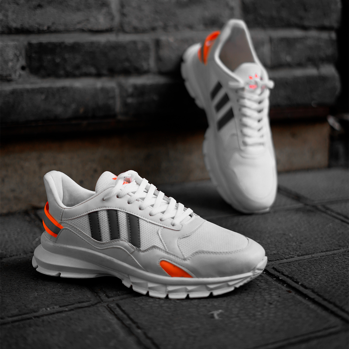کفش ورزشی Adidas مردانه سفیدنارنجی مدل Levin
