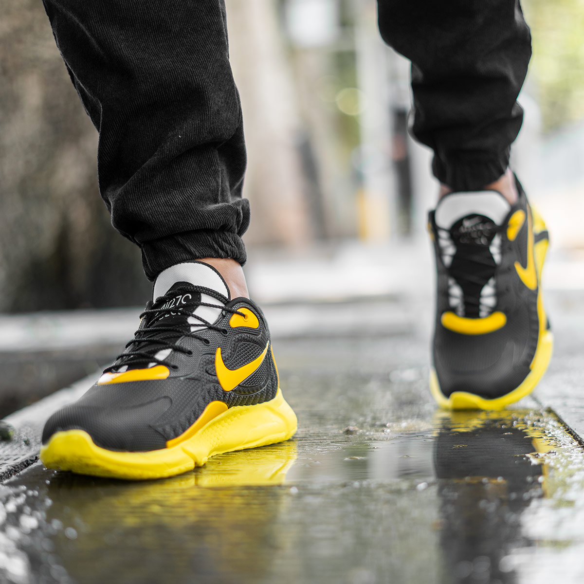 کفش ورزشی Nike مردانه مشکی زرد مدل Madoner