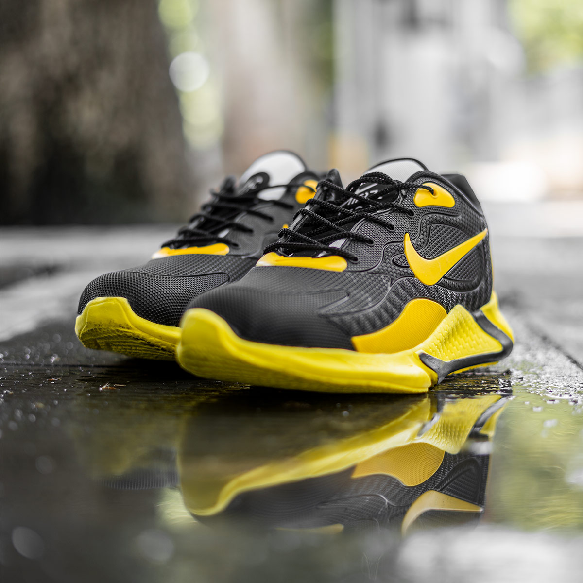 کفش ورزشی Nike مردانه مشکی زرد مدل Madoner