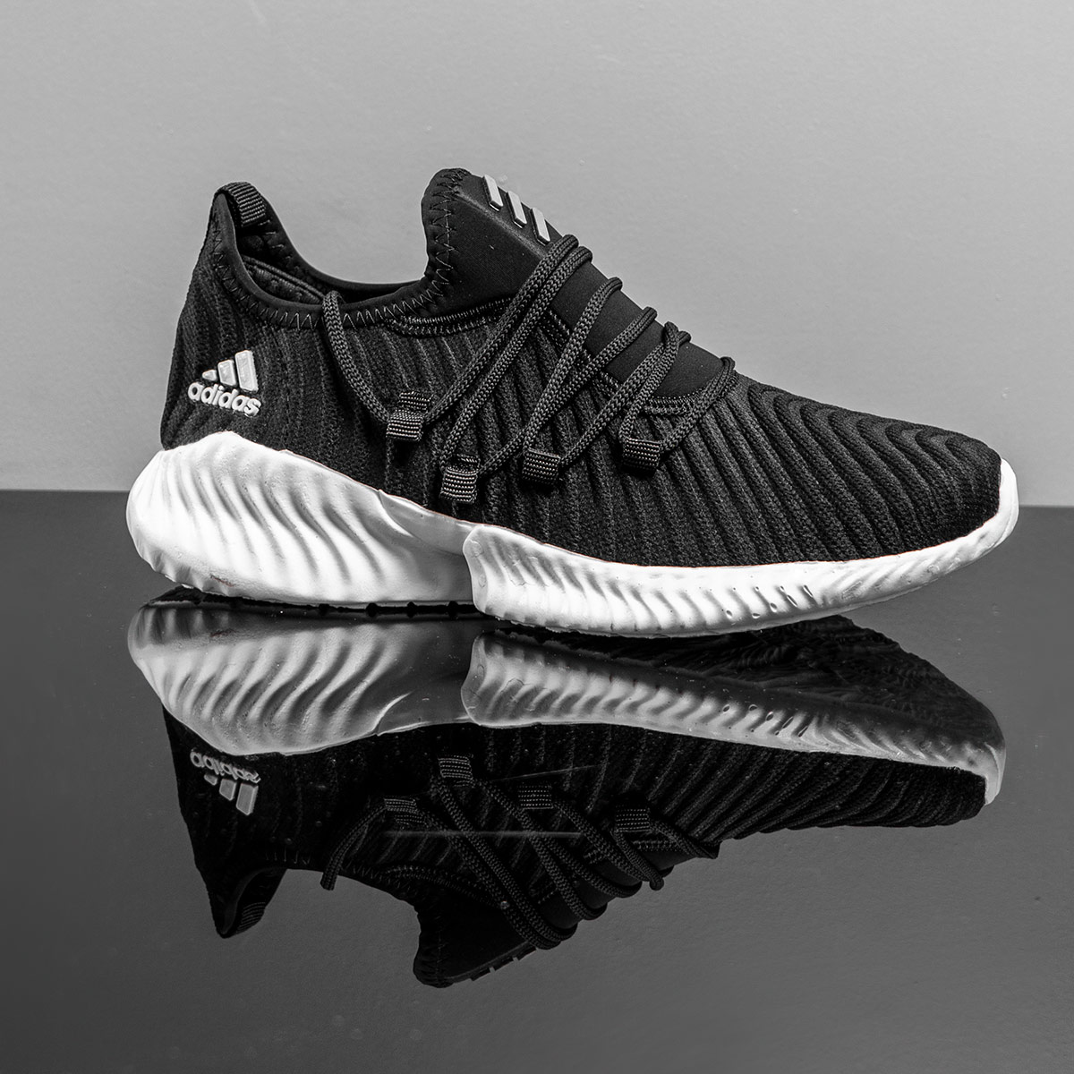 کفش ورزشی Adidas مردانه مشکی زیره سفید مدل River