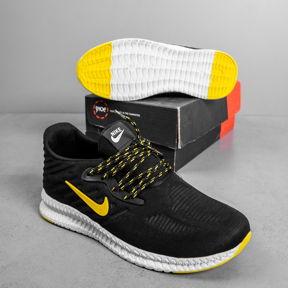 کفش ورزشی Nike مردانه مشکی زرد مدل Roham