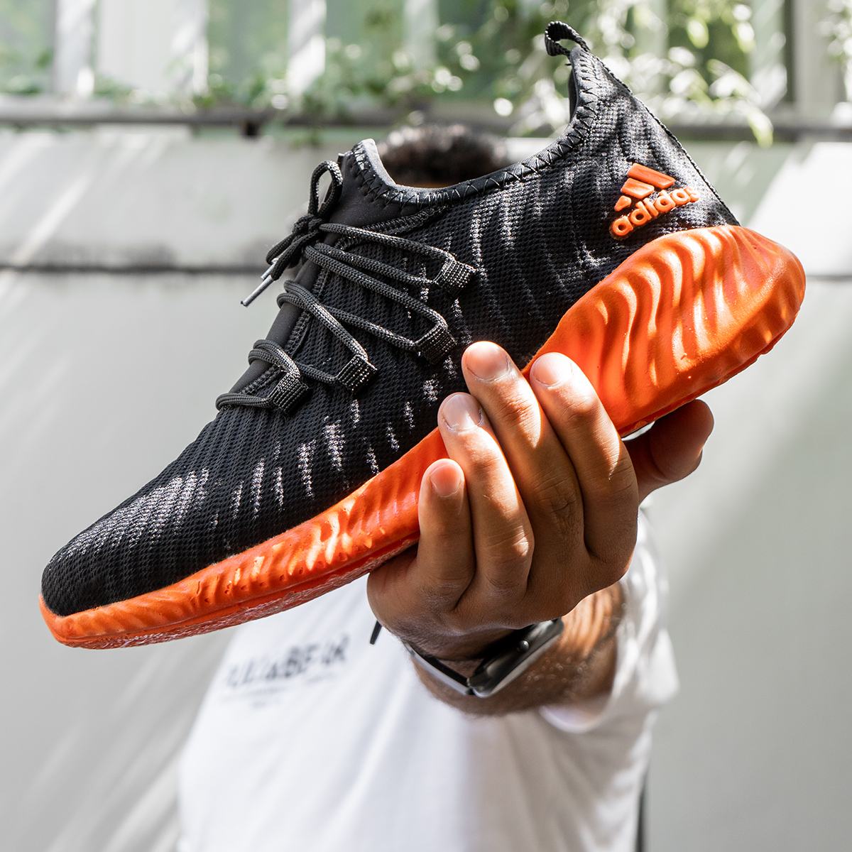کفش ورزشی Adidas مردانه مشکی زیره نارنجی مدل River