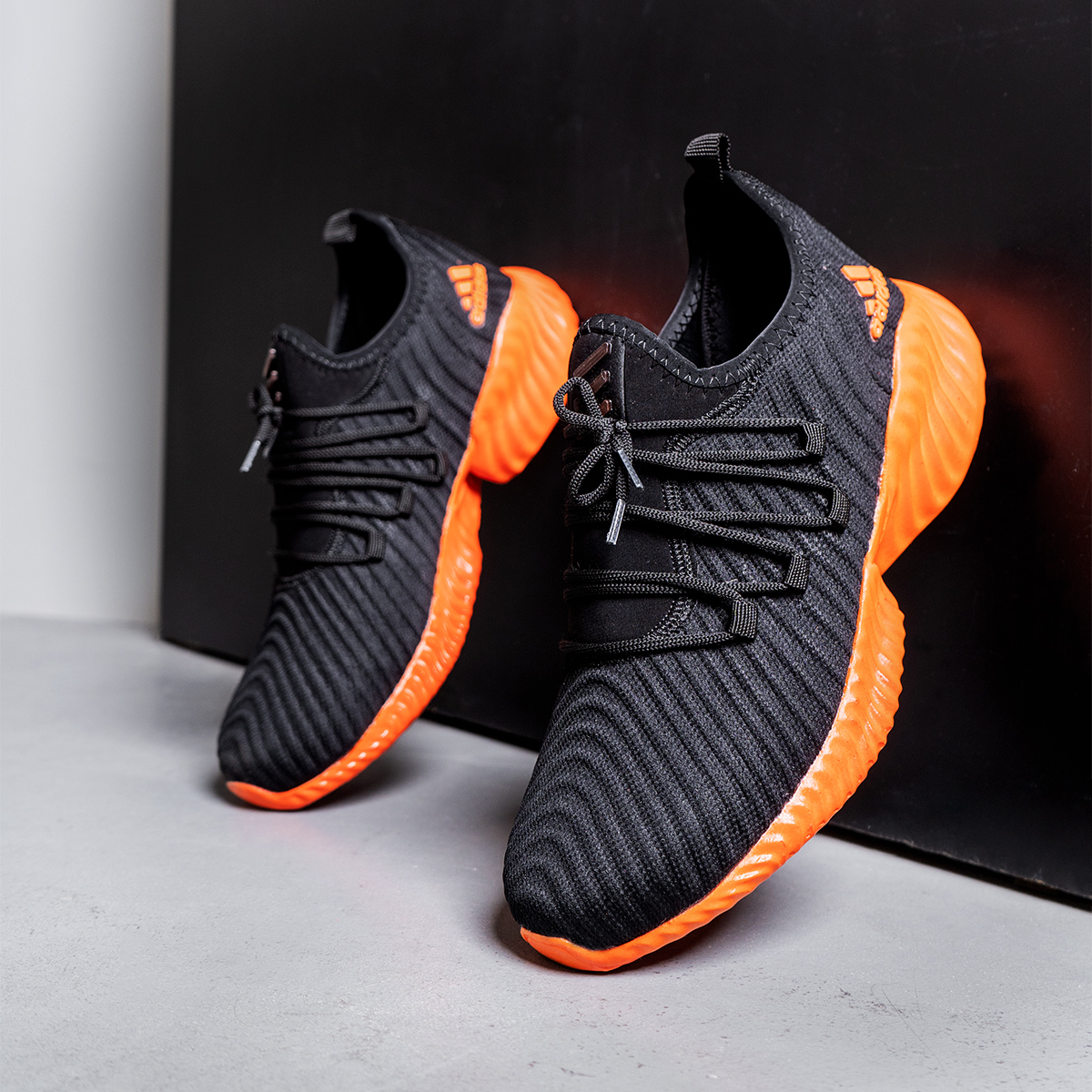 کفش ورزشی Adidas مردانه مشکی زیره نارنجی مدل River