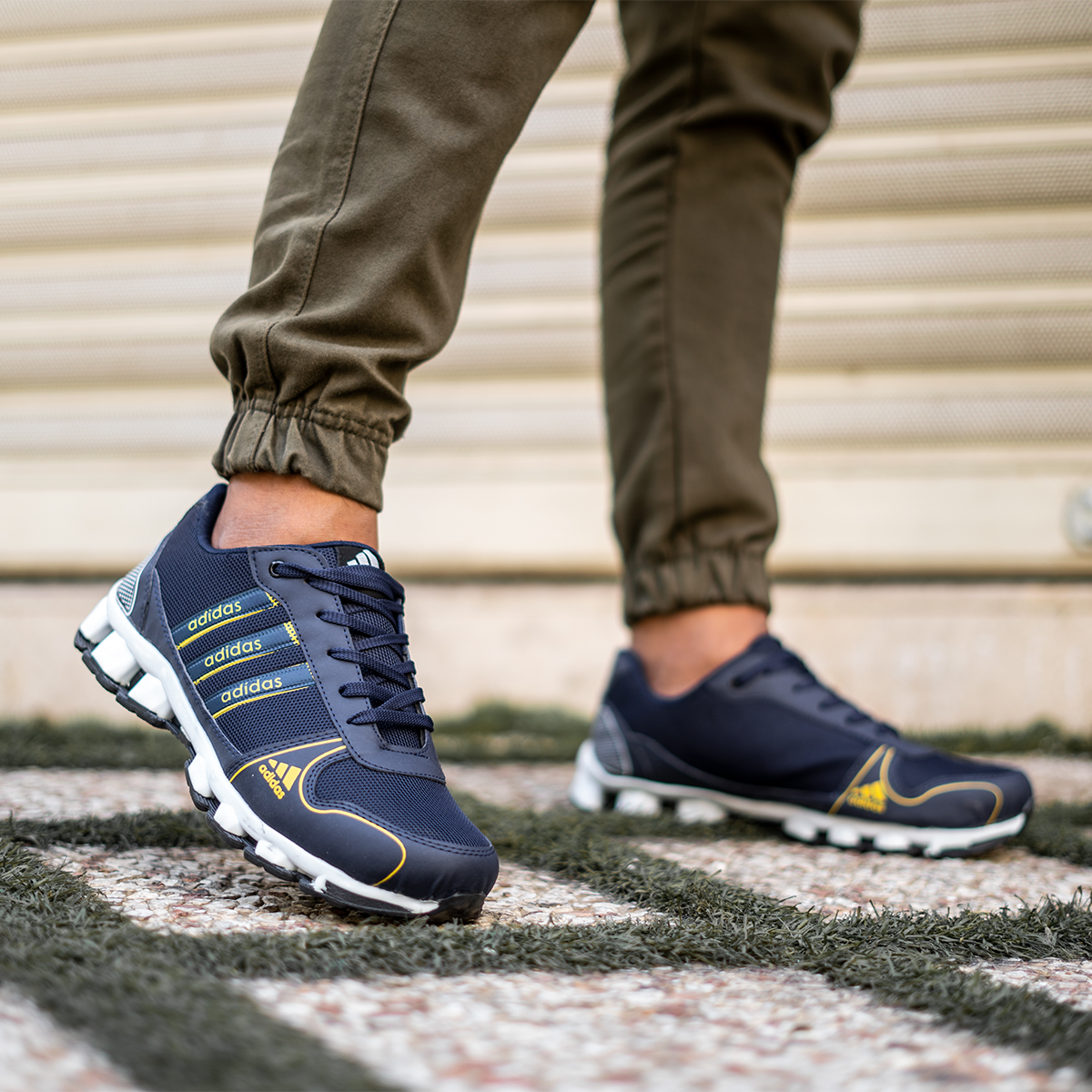 کفش ورزشی Adidas مردانه سرمه ای زرد مدل Artek