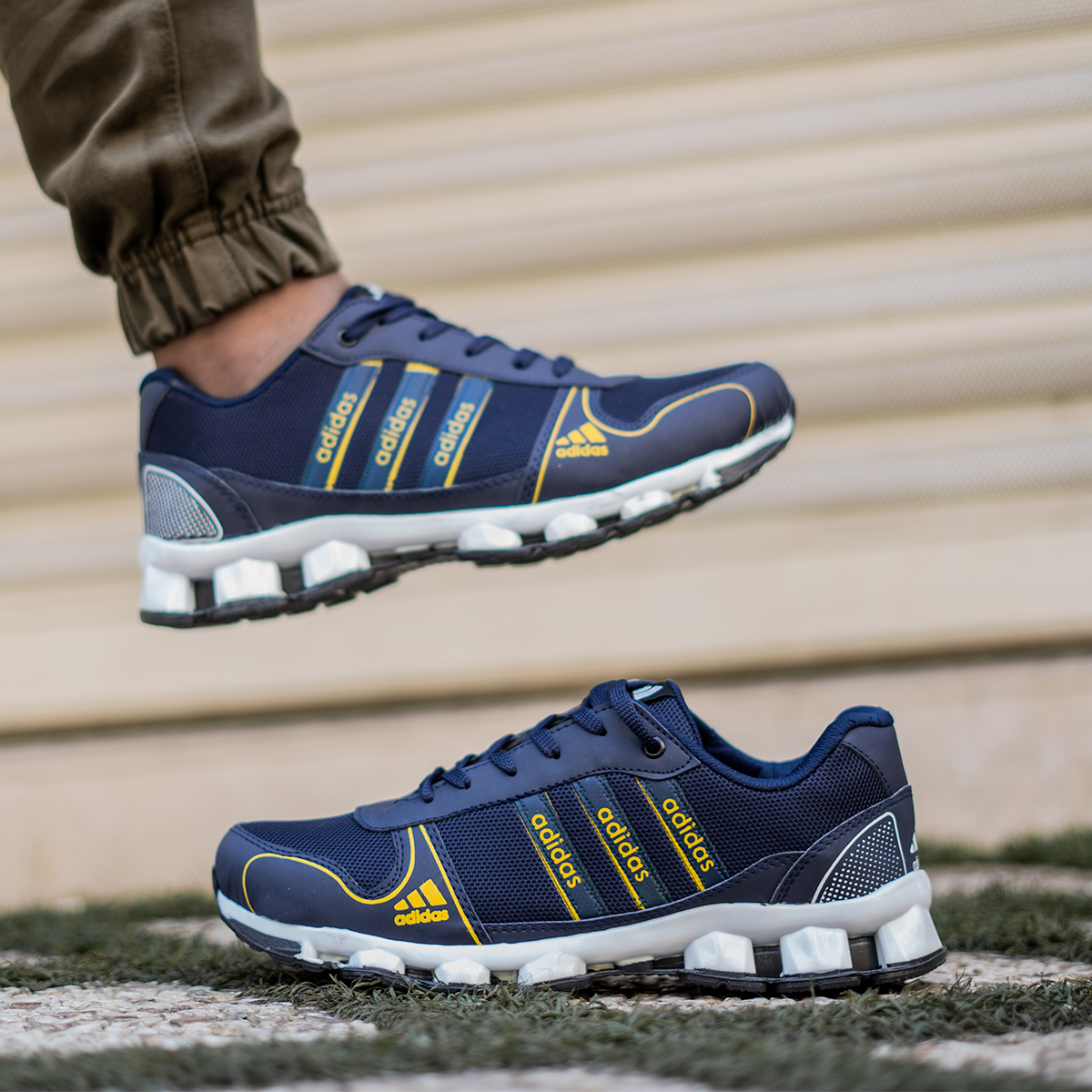 کفش ورزشی Adidas مردانه سرمه ای زرد مدل Artek