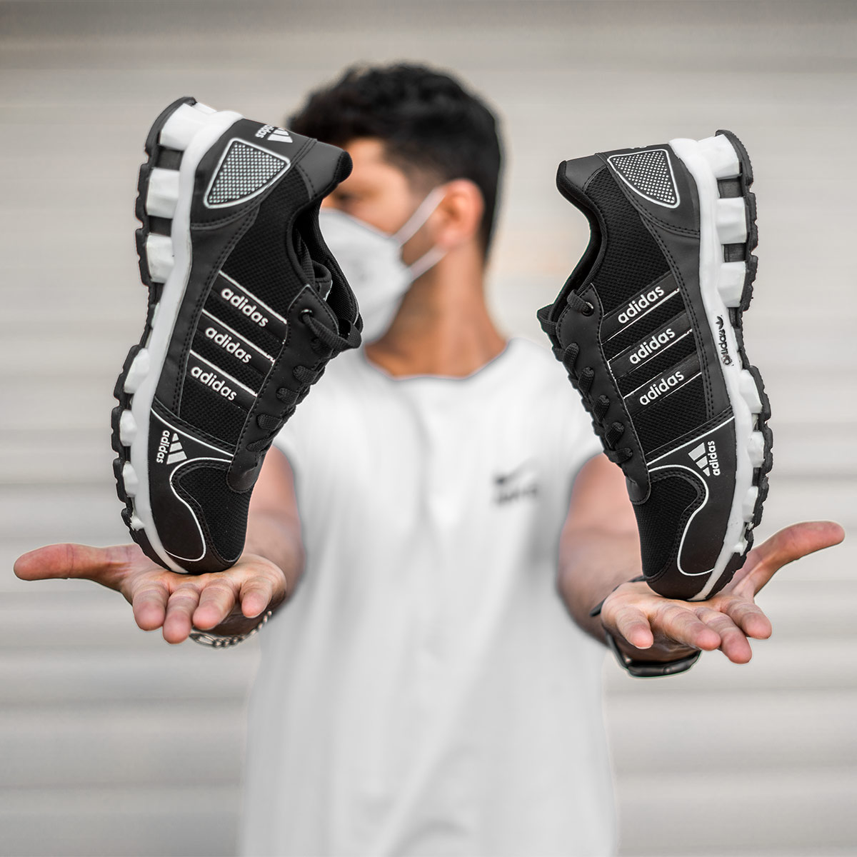 کفش ورزشی Adidas مردانه مشکی سفید مدل Artek