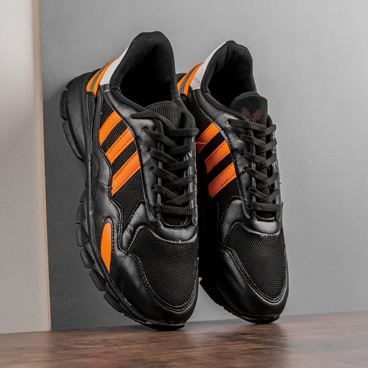 کفش ورزشی Adidas مردانه مشکی نارنجی مدل Levin