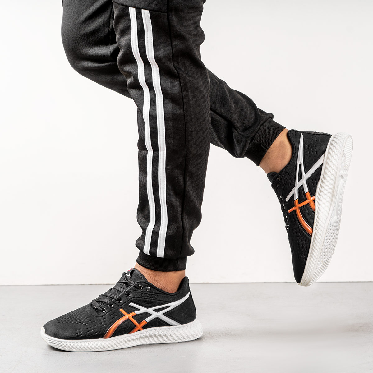 کفش ورزشی Asics مردانه مشکی نارنجی مدل Nardin(T)